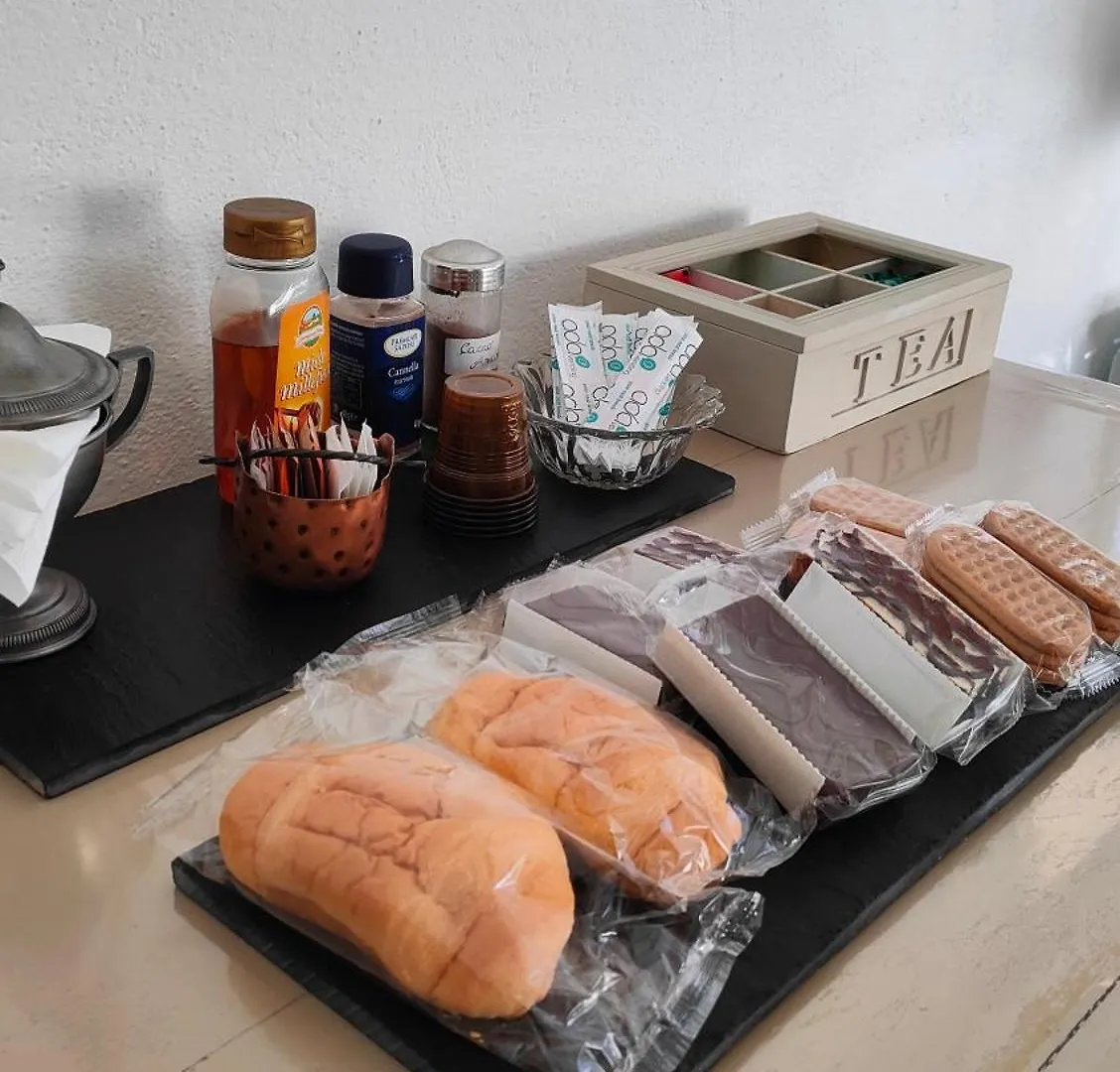 קיאברי B&B Petit Dejeuner לינה וארוחת בוקר